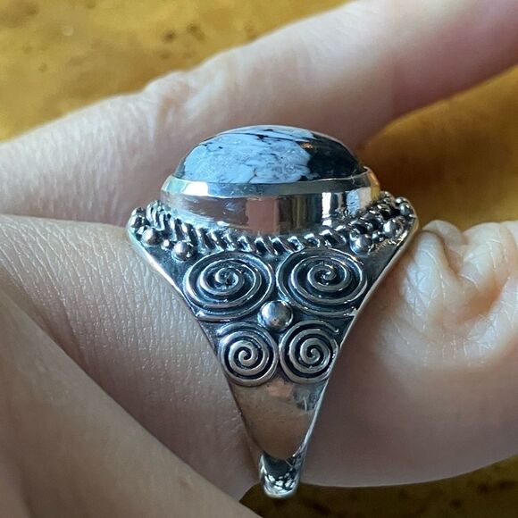 Genuine White Buffalo Sterling Silver Ring Size 7 - Picture 3 of 9